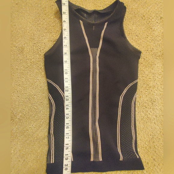 Carbon 38 Workout Tank XS - Picture 6 of 10